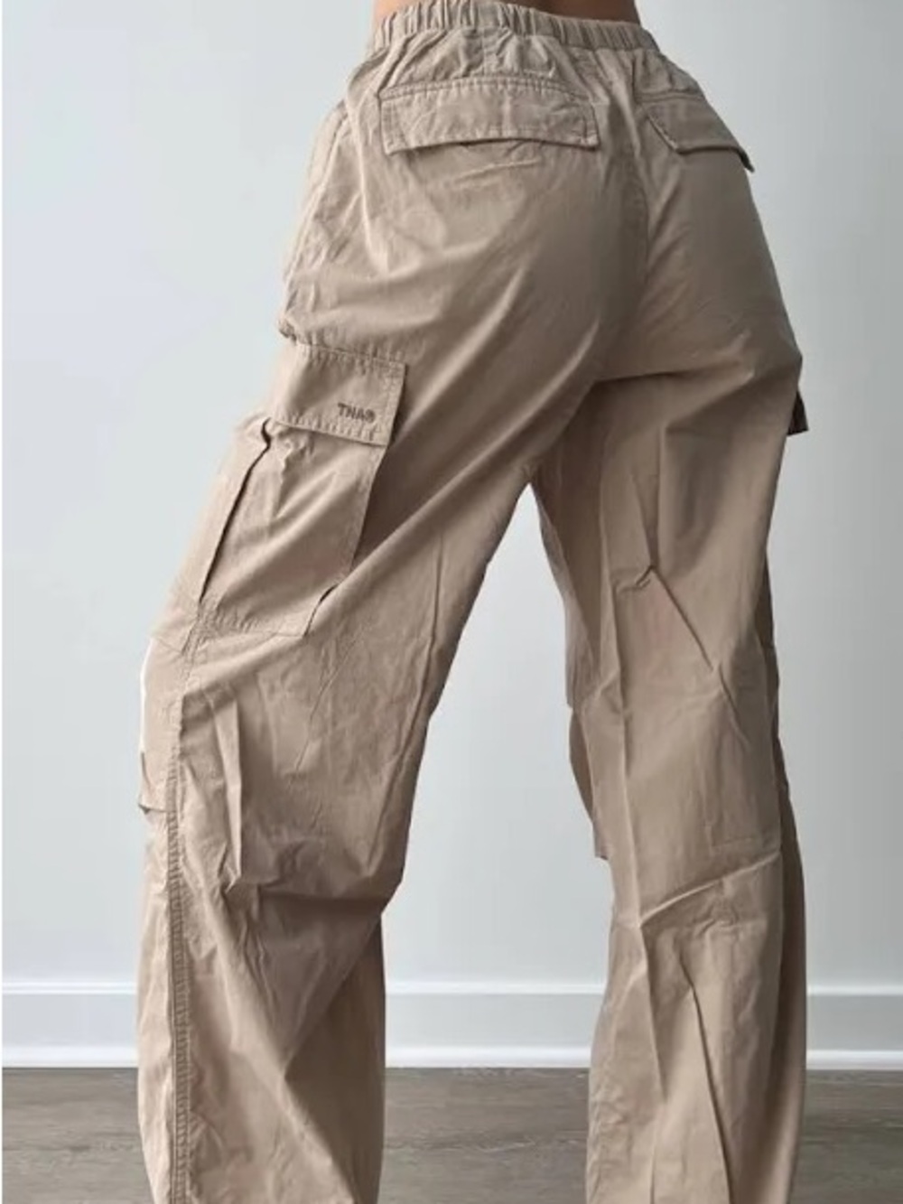 Aritzia TNA Cargo Pants - Cream Relaxed Fit